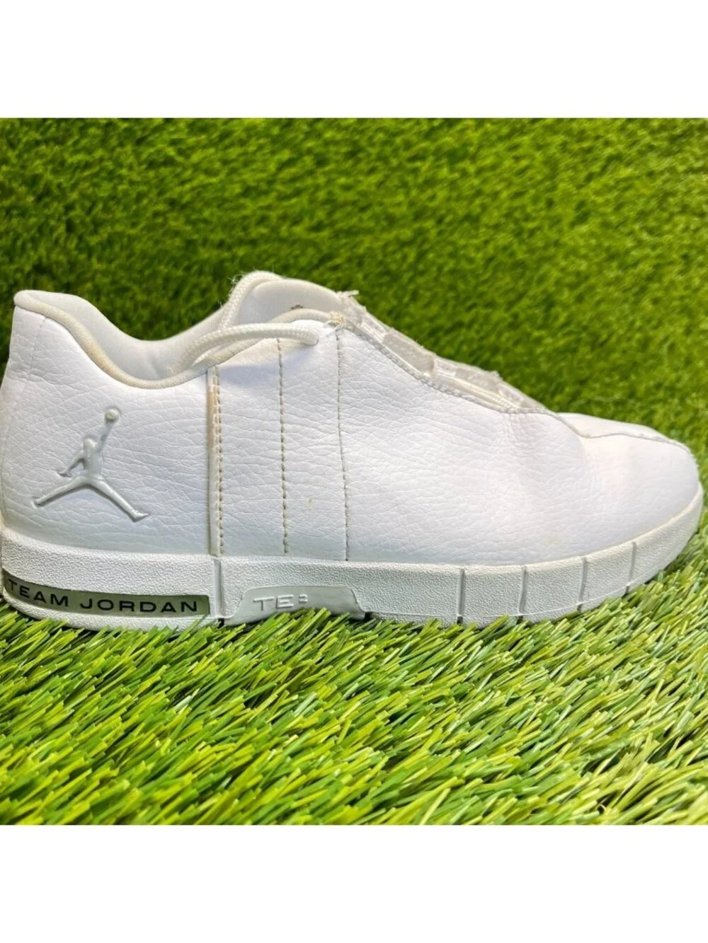 Nike Air Jordan TE 2 Low Boys Size 2Y White Athletic Basketball Shoes Sneakers